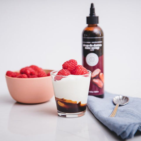 Sirop de dattes et yogourt aux petits fruits