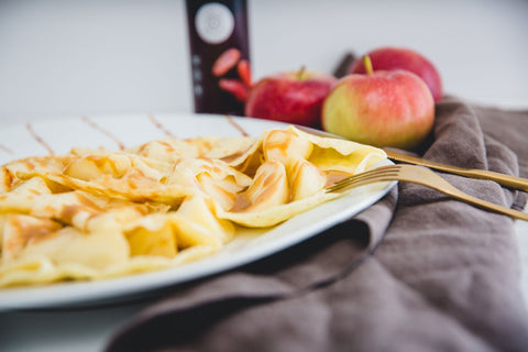 Crêpes aux pommes et sirop de dattes