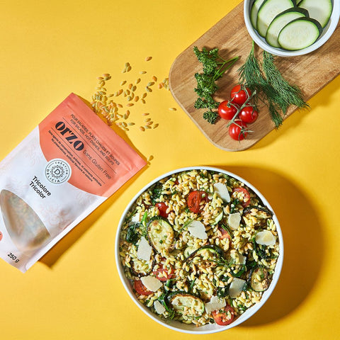 Sac d'orzo tricolore sans gluten avec salade froide et légumes