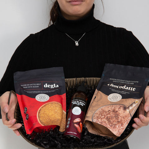 Panier spécial combinant sucre de dattes, sirop de dattes et mélange à chocolat chaud Chocodatte